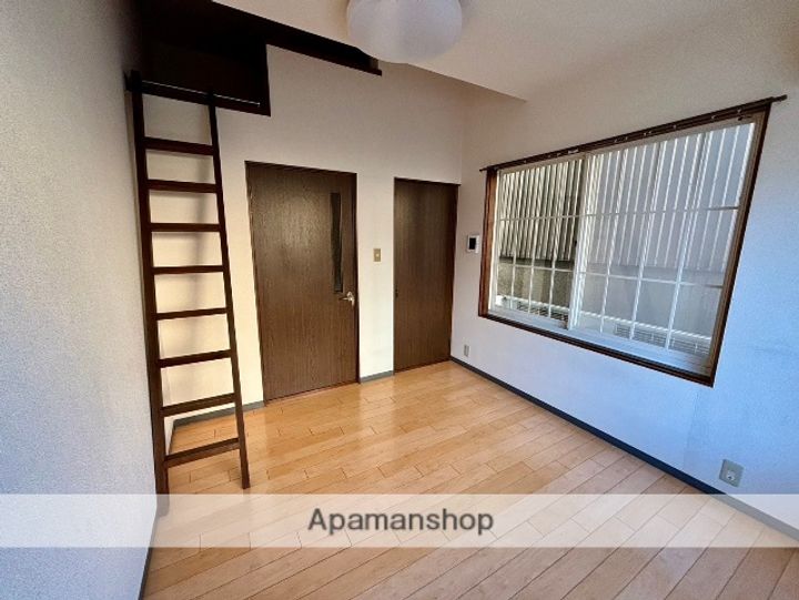 イーストアベニュー高校前106の内装