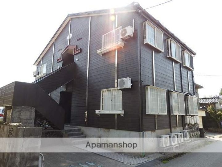 イーストアベニュー高校前102の外観