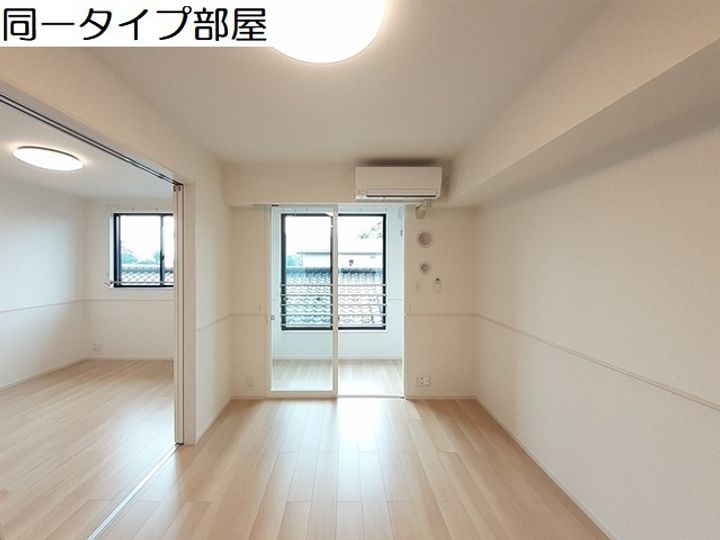 アムールEの居間