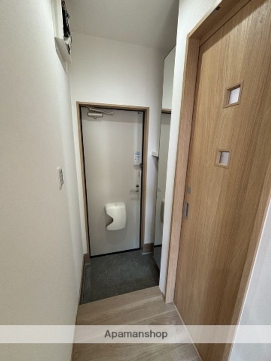 富山県富山市久方町の賃貸アパートの玄関
