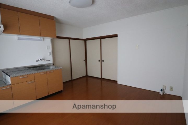 クローネ太閤山C棟103の居間