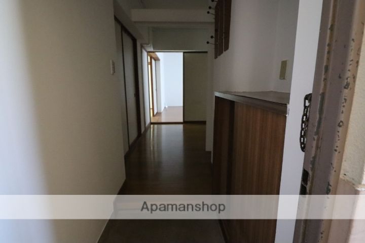 クローネ太閤山C棟103の玄関