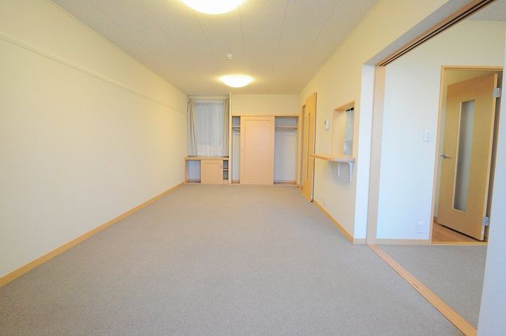 レオパレスフロート103の居間