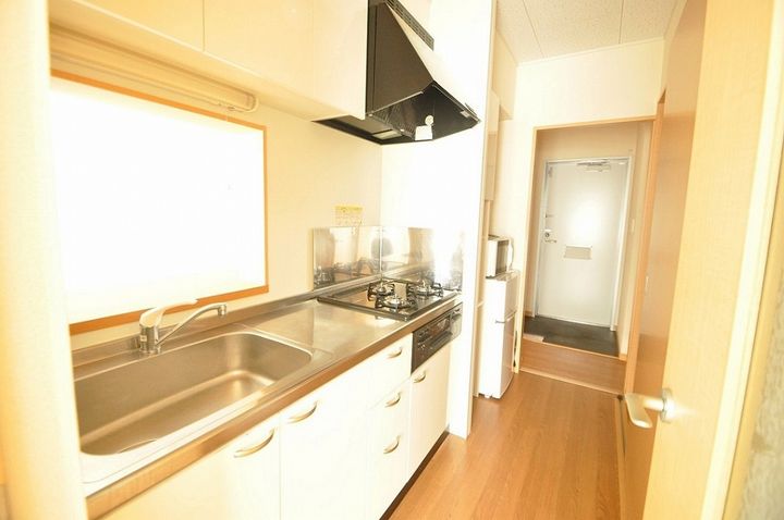 レオパレスフロート103の玄関