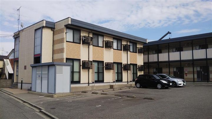 レオパレス五福北211の外観