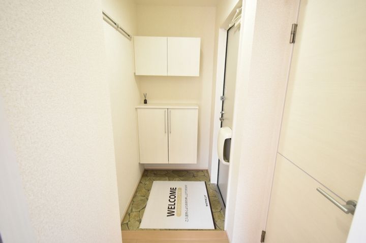 アバンウェル田中町 A棟の玄関