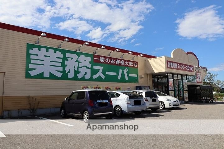 ティ・ビレッジの周辺