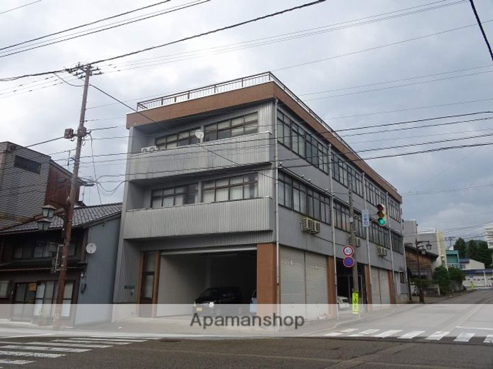 パームトップ本町の外観