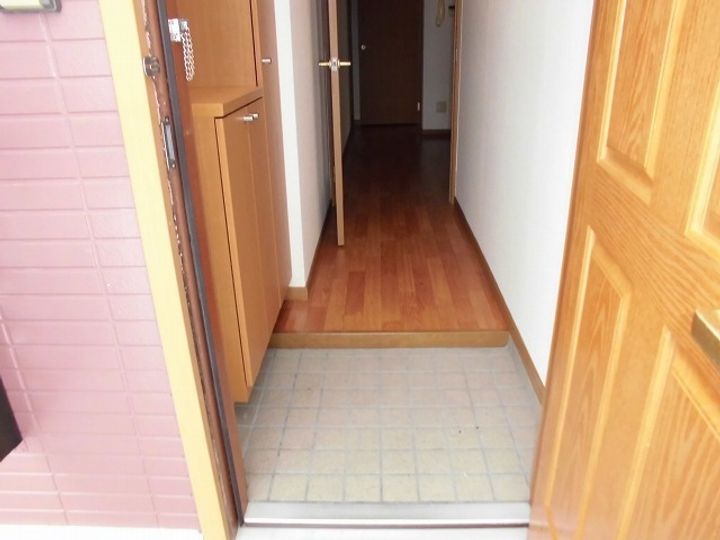 メゾン東明の玄関