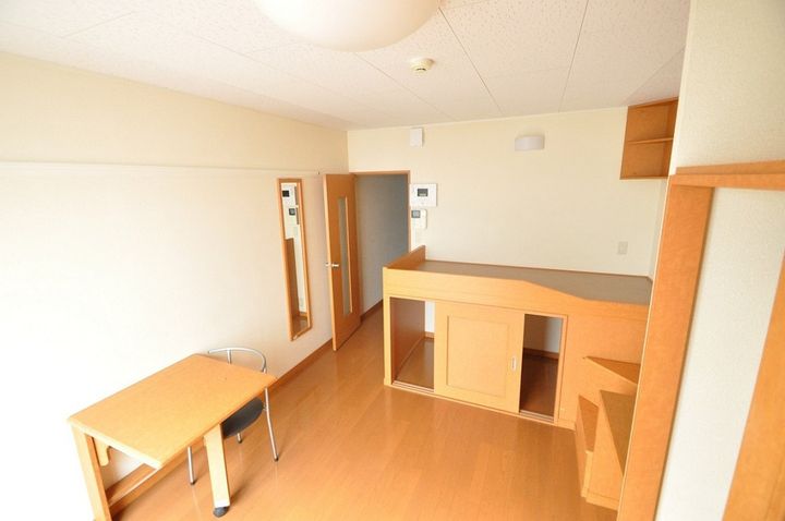 レオパレスラーク204の居間