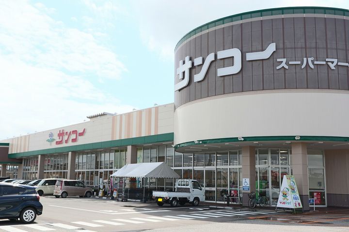 レジーナの周辺