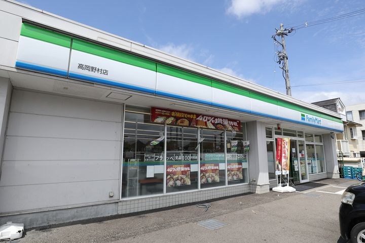レジーナの周辺