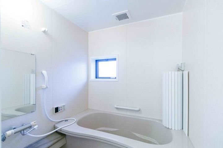 リビングタウン中川栄町 Aの風呂