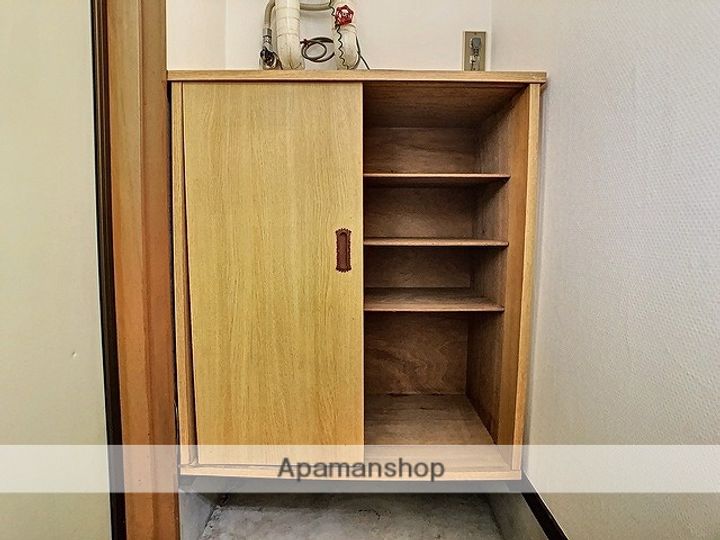 シャトレ御園111の玄関