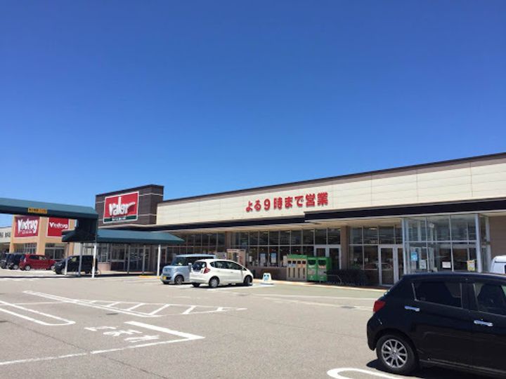 トリニティマーチの周辺