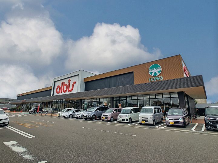 トリニティマーチの周辺