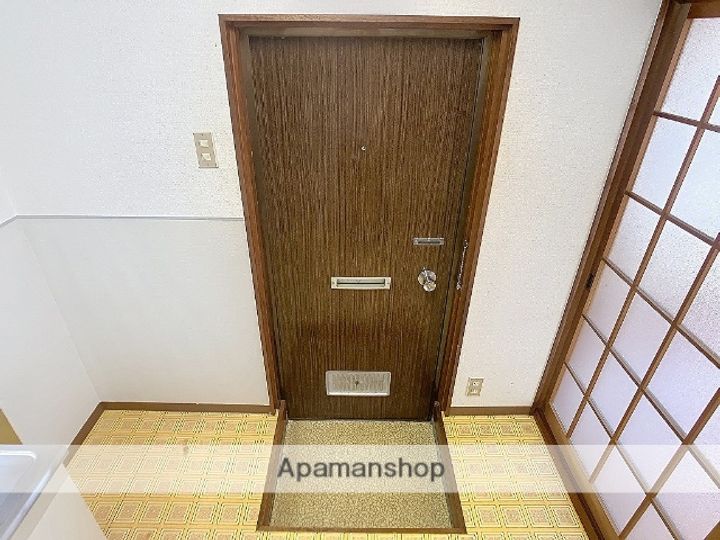 越田コーポAの玄関
