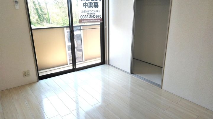 シャルマン・レジデンス21 Aの居間