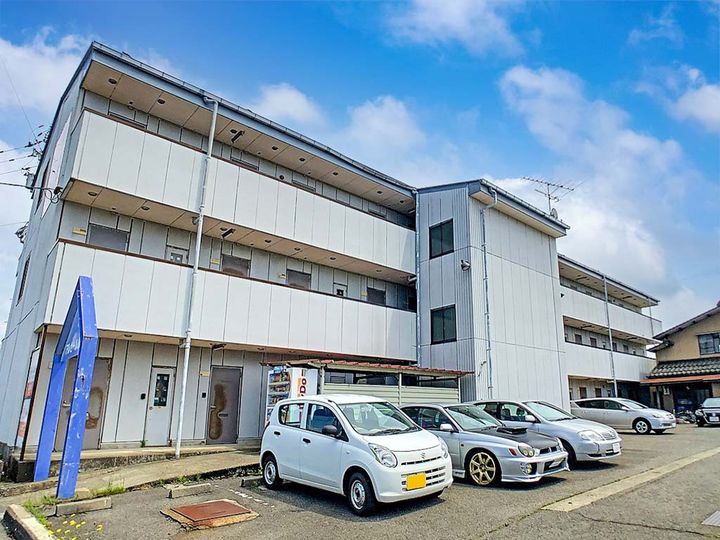 アルゼール辰口215の外観