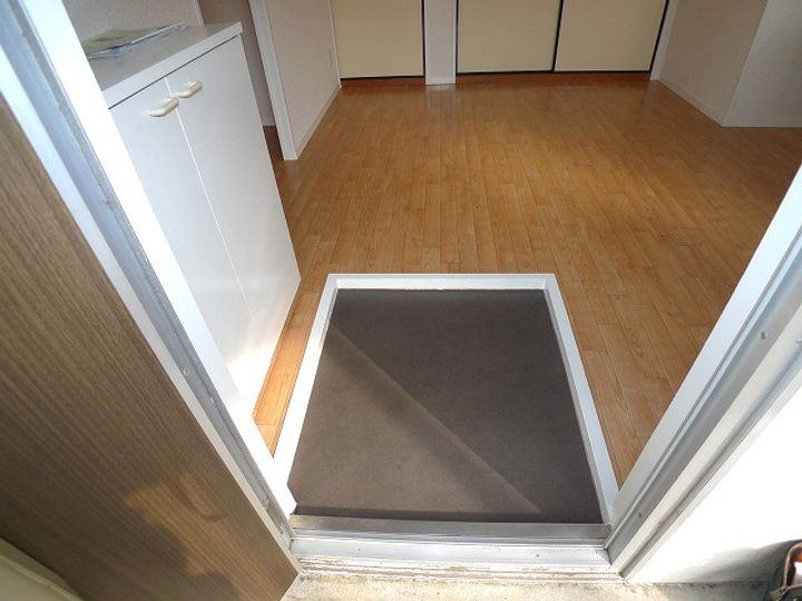 松が丘コ−ポラス202の玄関