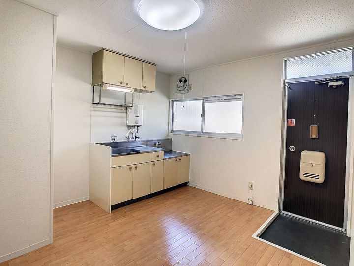 松が丘コ−ポラス101の居間