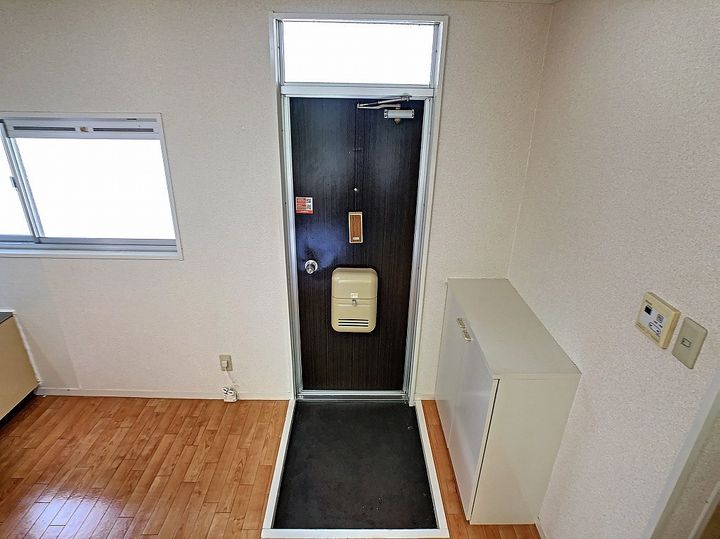 松が丘コ−ポラス101の玄関