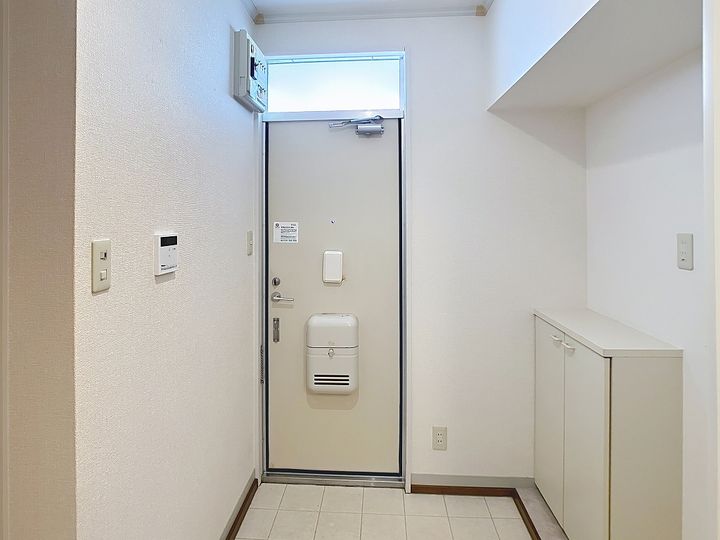 プレジール・クレストの玄関