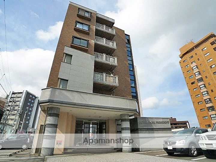 ロイヤルパークプレジデント502の外観