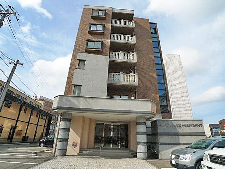 ロイヤルパークプレジデント502の外観