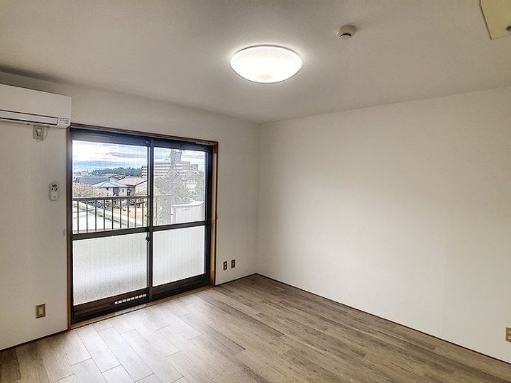 サン・アムール内灘306の居間