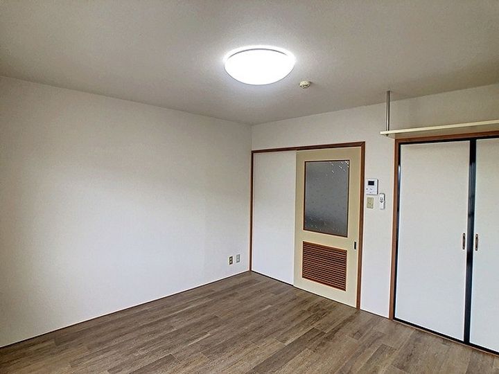 サン・アムール内灘205の居間