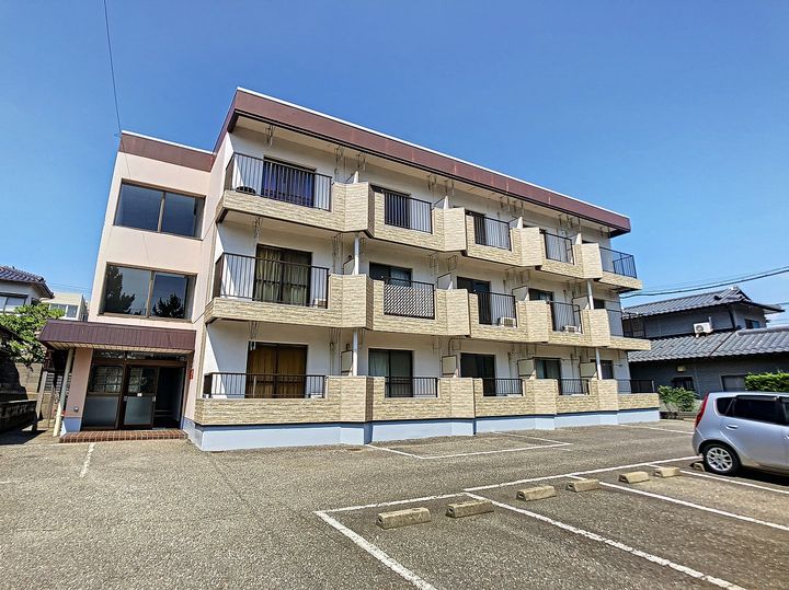 サン・アムール内灘306の外観