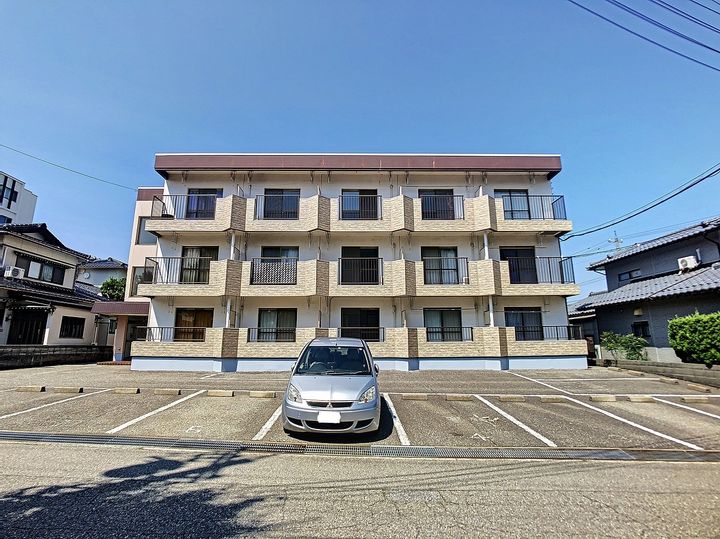 サン・アムール内灘306の外観