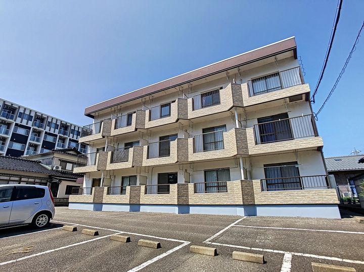 サン・アムール内灘306の外観