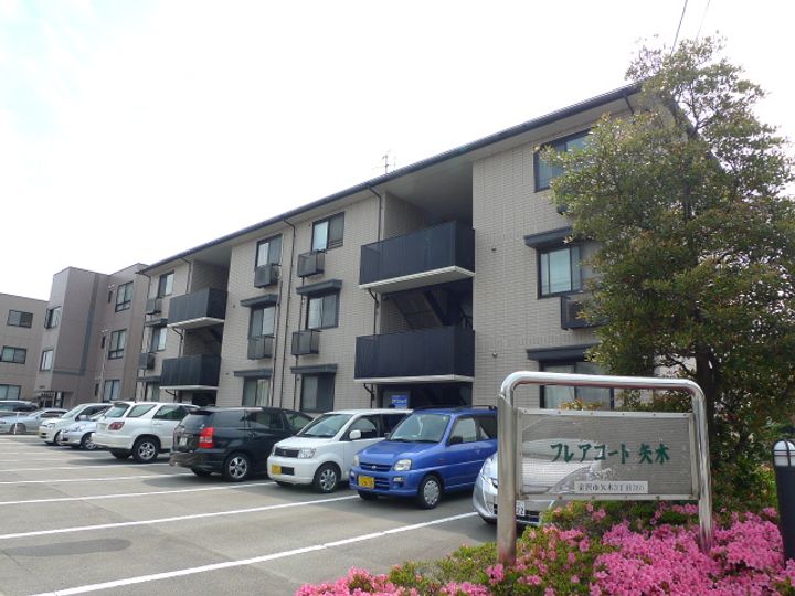 フレアコート矢木の外観