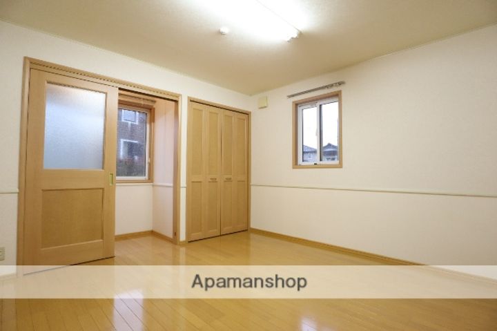 チット・チャット103の居間