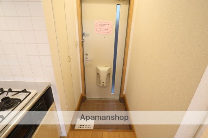 チット・チャット103の玄関