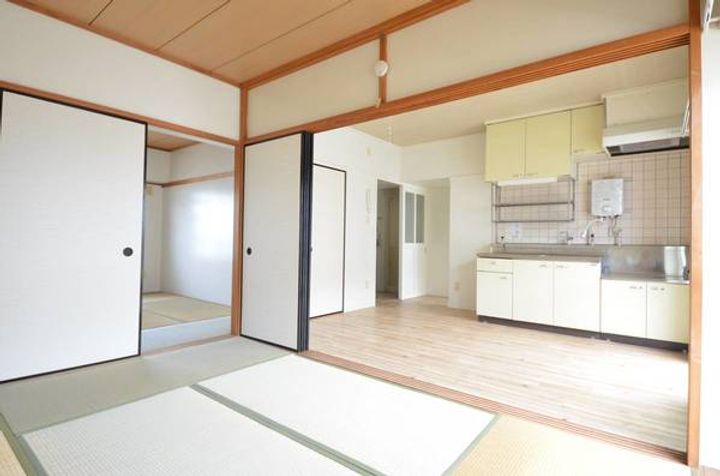 ビレッジハウス成町2号棟0403の居間
