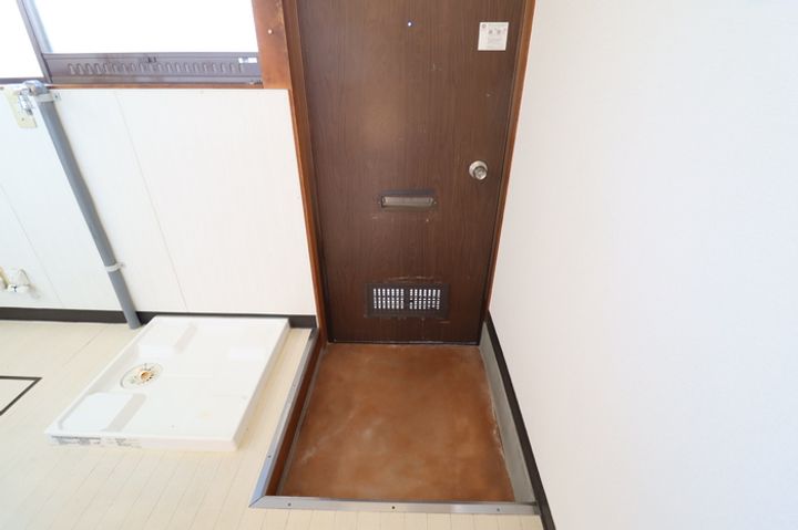 サンハイツ105の玄関