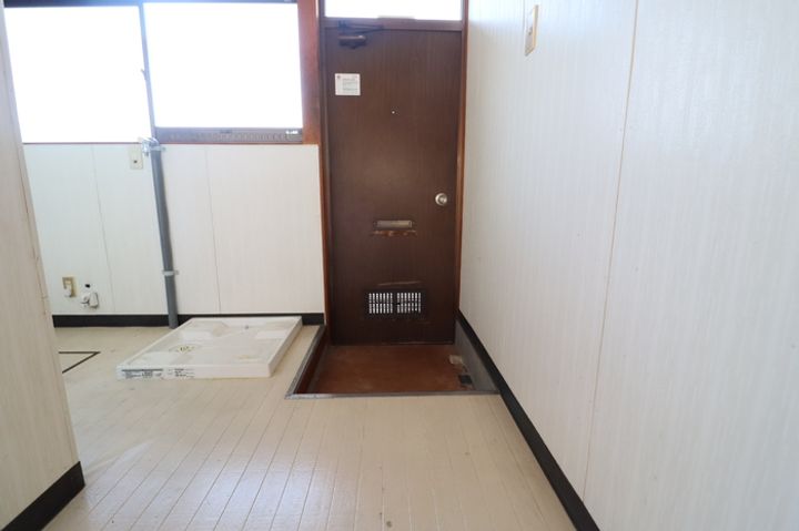 サンハイツ105の玄関