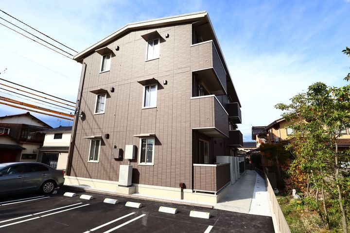 シャルマン御経塚の外観