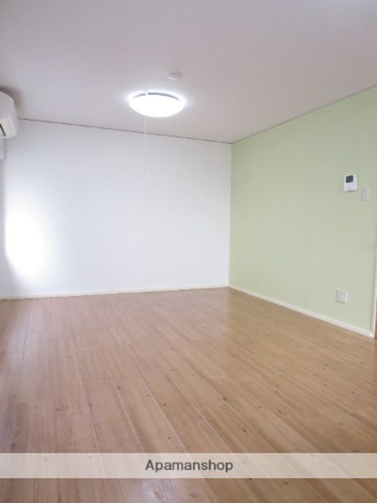 サンハイツ泉野301の居間