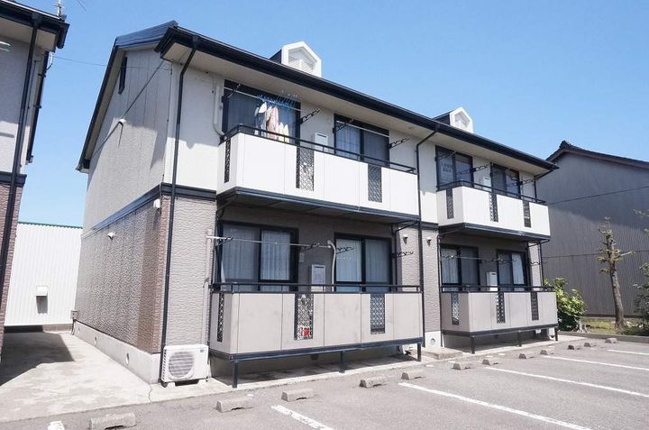 モンターニュリーブル B棟206の外観