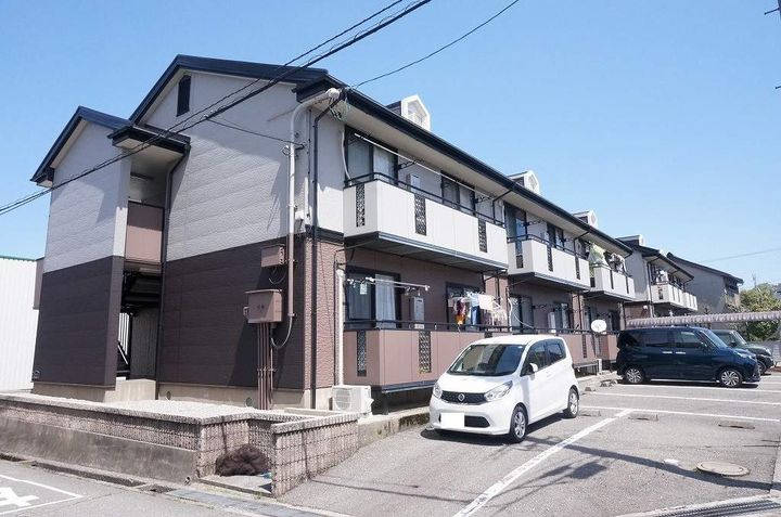 モンターニュリーブル B棟206の外観