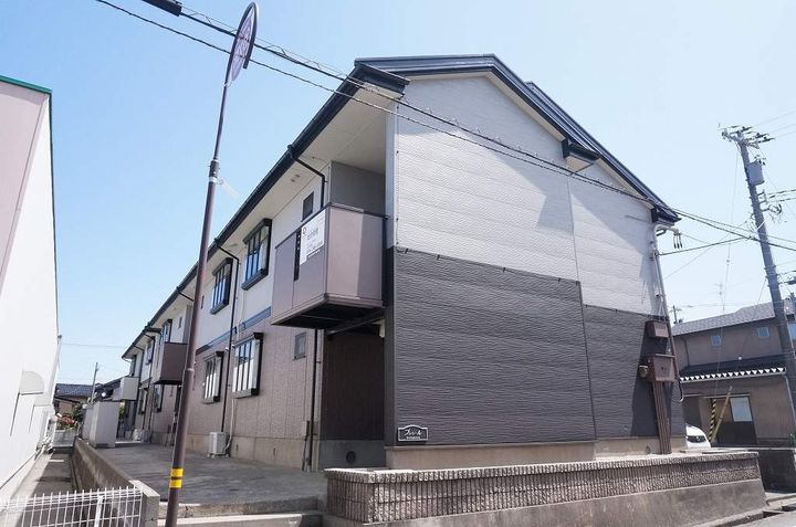 モンターニュリーブル B棟206の外観