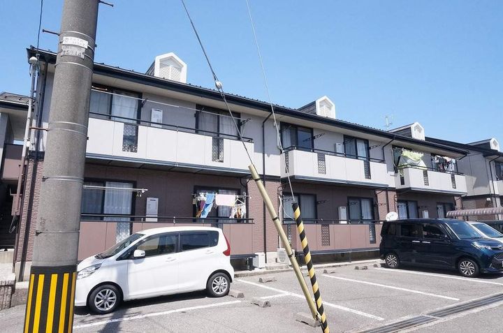 モンターニュリーブル B棟206の外観