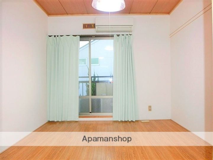 サンハイツ秋山205号の居間