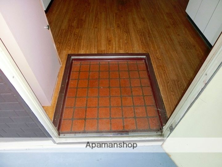 サンハイツ秋山205号の玄関