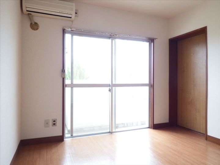 レジデンス山下303号の居間