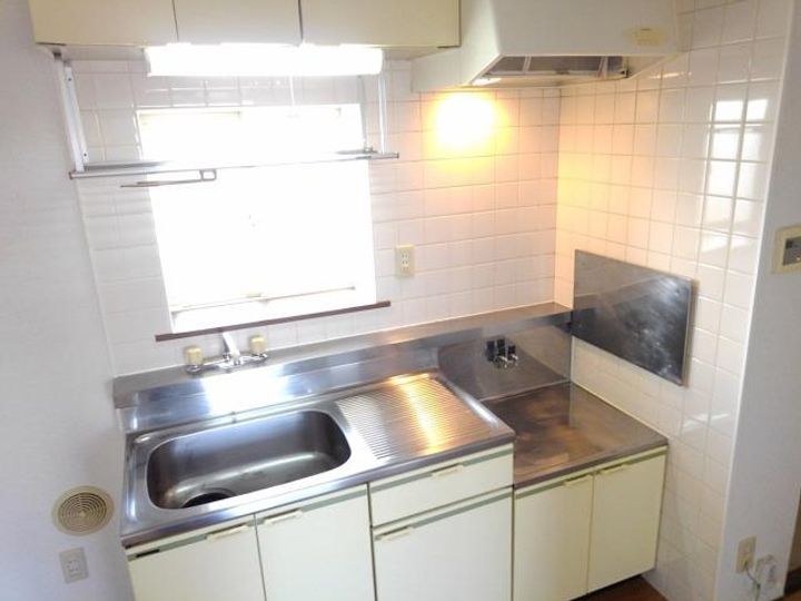 ルミエールマキタ202のキッチン